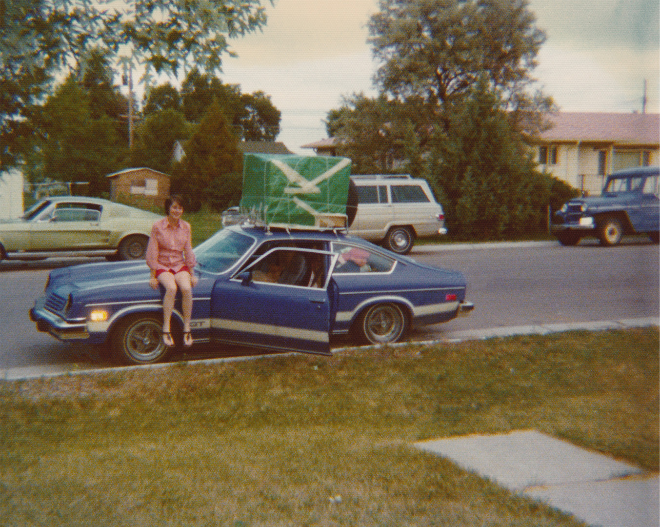 Dave Kinskey on a car